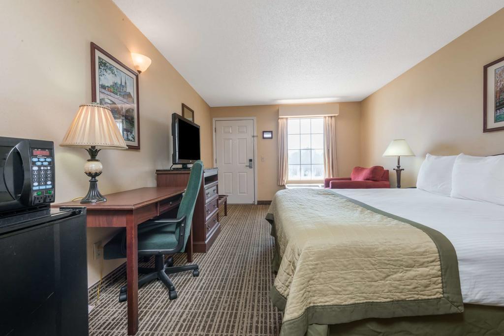 Baymont By Wyndham Greenville Exterior foto
